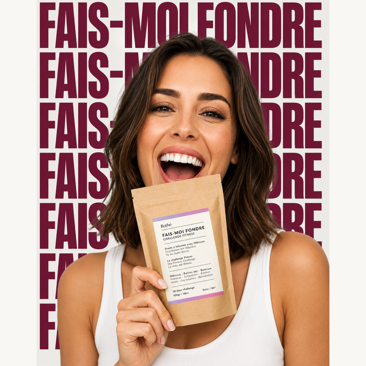 Tisana “FAIS-MOI FONDRE” – donna che ride con la bustina davanti alla scritta “FAIS-MOI FONDRE”